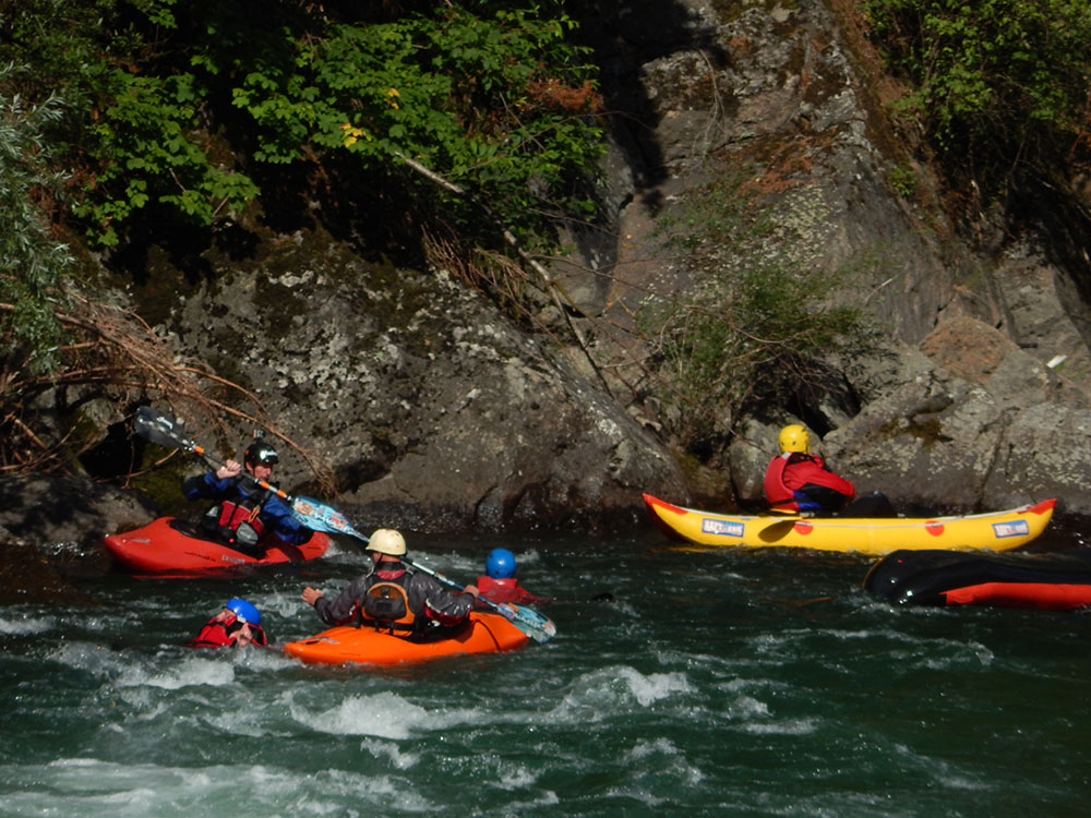 Lovagolja meg a hullámokat, béreljen kajakot!