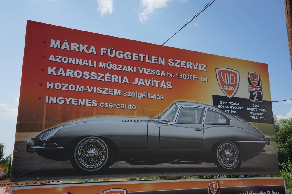 Hirdessen reklámtáblákon!