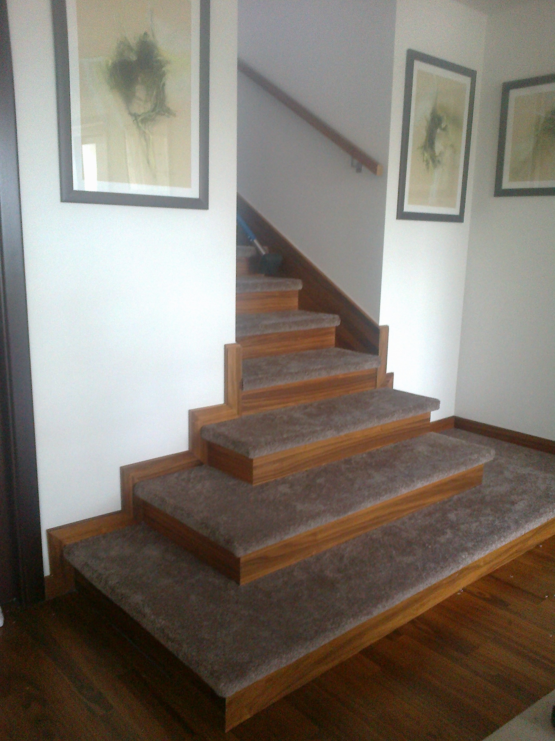 A padlószőnyeg előnyei a parkettával szemben