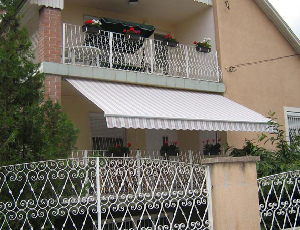 Keressen minket most!