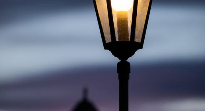 A közterületi bútorok gyártója