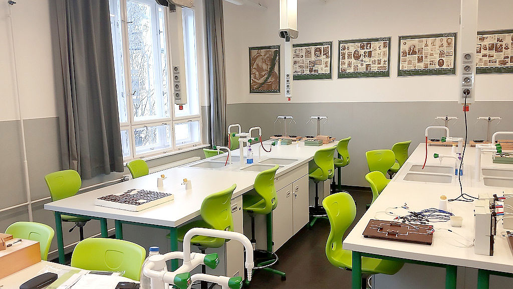 A gyermekek és az iskolabútorok