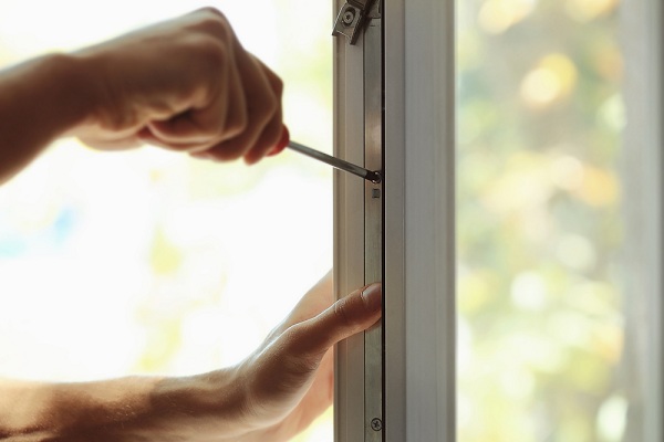 Cserélje le megöregedett ablakait új, kiválóan szigetelő darabokra!