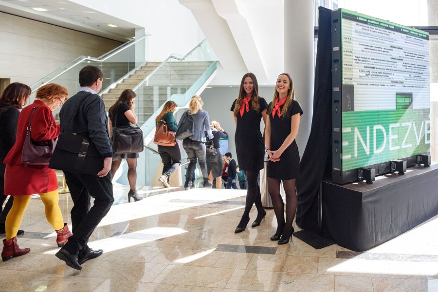 Hostess bérlés esküvőre?